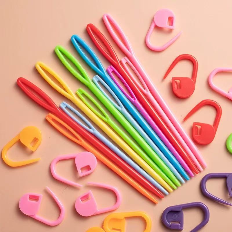Plastic Yarn Needle - package of 10